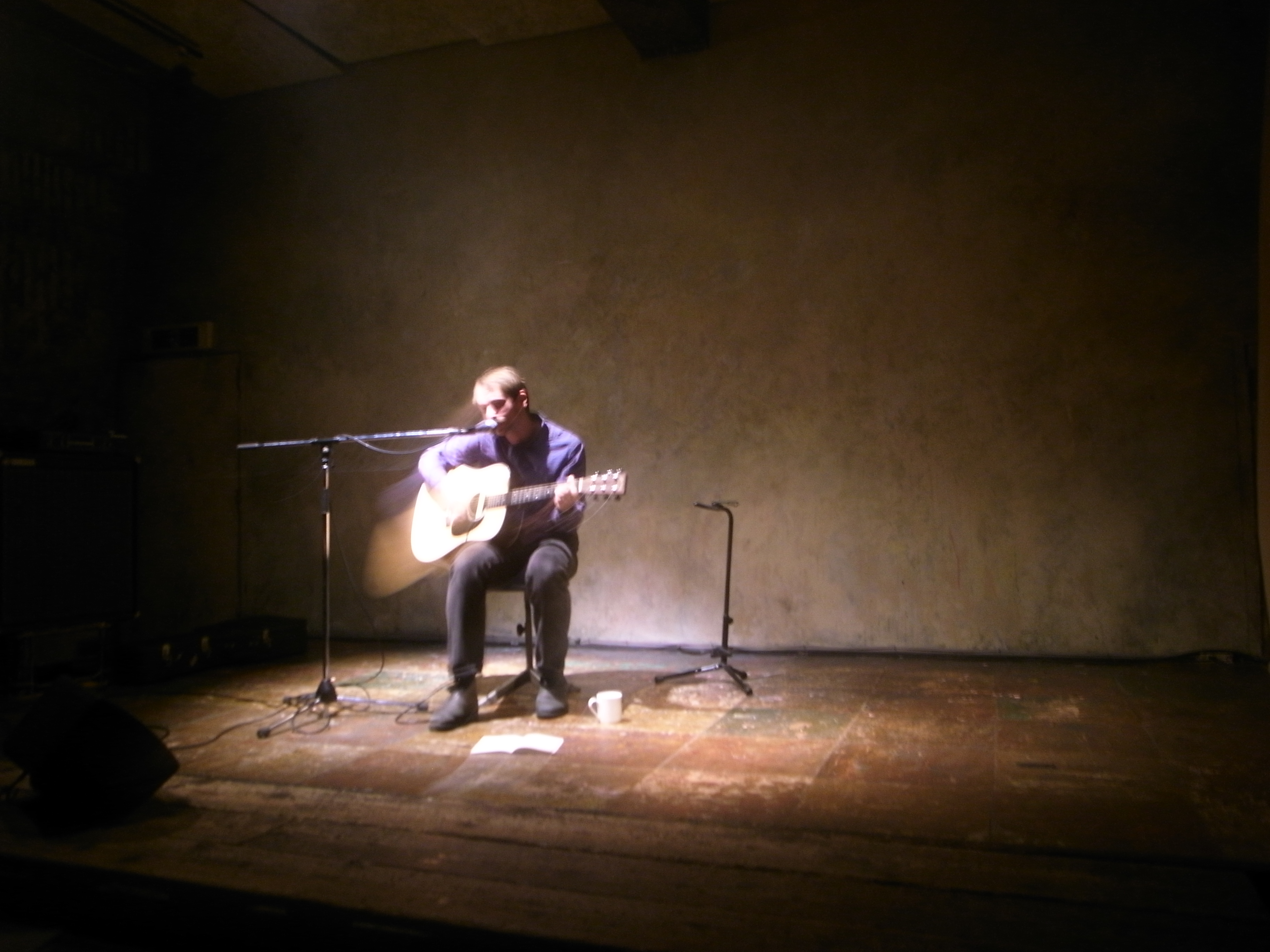 <p>Live at Urban Guild, Kyoto, 2017. Photo: Kota Yamauchi.</p>