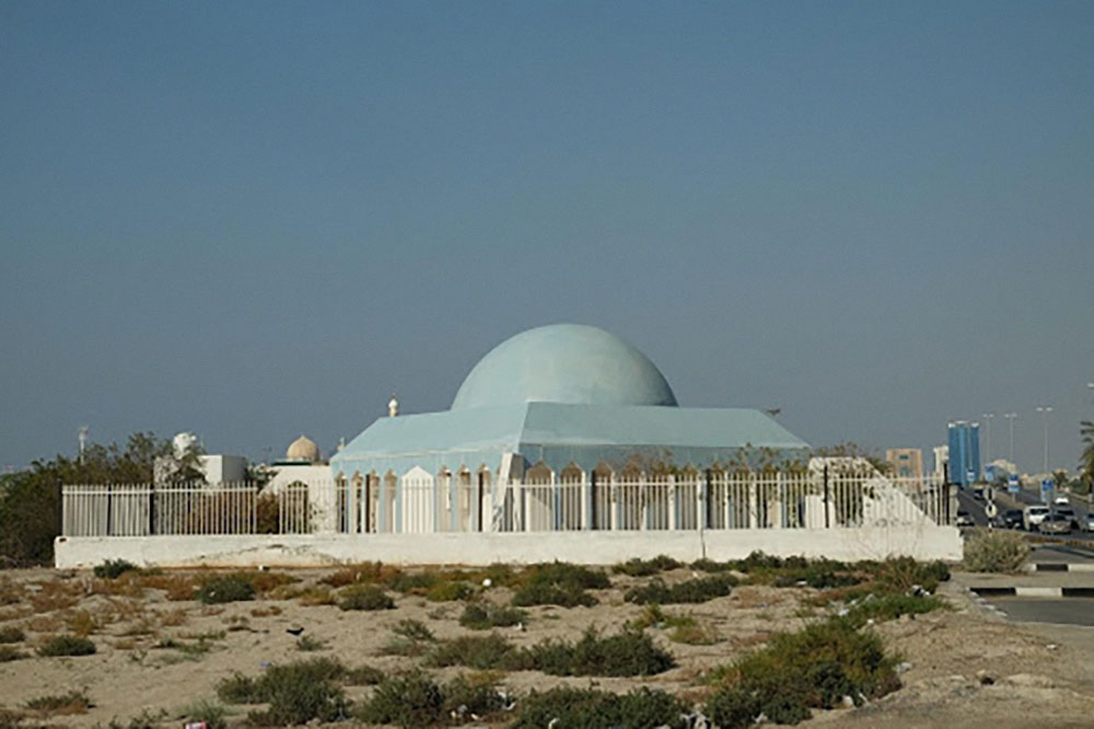 <p>institute for incongruous translation (Natascha Sadr Haghighian and Ashkan Sepahvand),  <em>Carbon Theater, A Planetary Drama Around Life and Nonlife, Act II: A Yellow Line in the Sky,</em> 2017. Image: institute for incongruous translation /  Courtesy of the artists. </p>