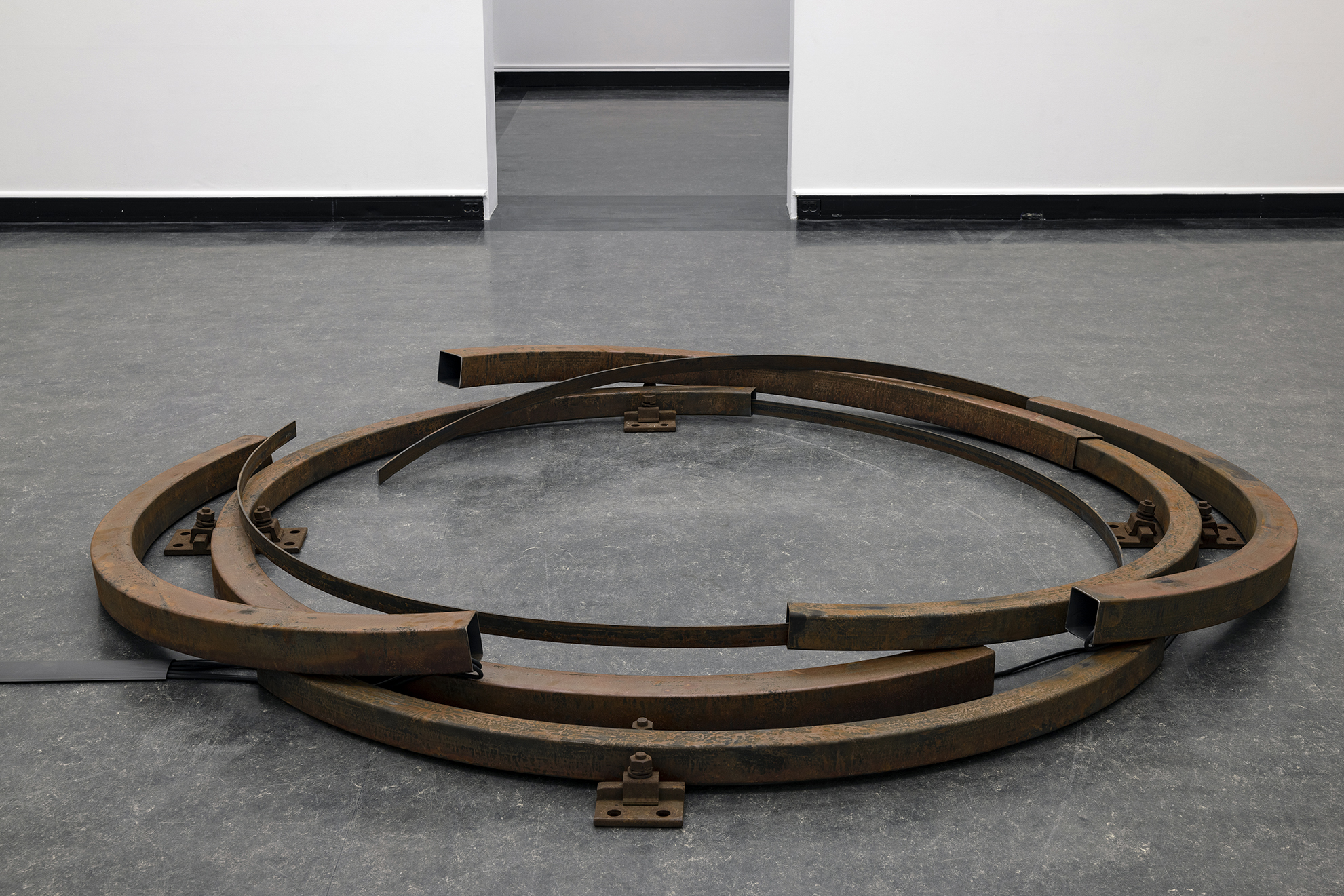 <p>Camille Norment, Coil (2023). Generative rhythm sound sculpture. Rusted iron railway brackets, construction support beams, electronics, sound of human teeth. Courtesy Kunsthall Bergen. Photo: Thor Brødreskift & Camille Norment</p>