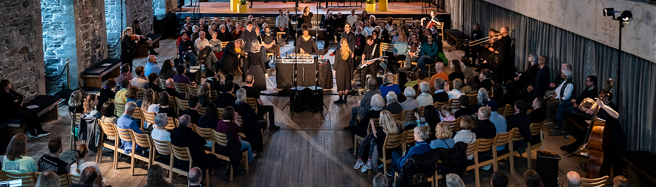 <p>Camille Norment, Sounds for new seeds, performance documentation, Håkonshallen 2023, photo credit: Synne SB Boenes</p>