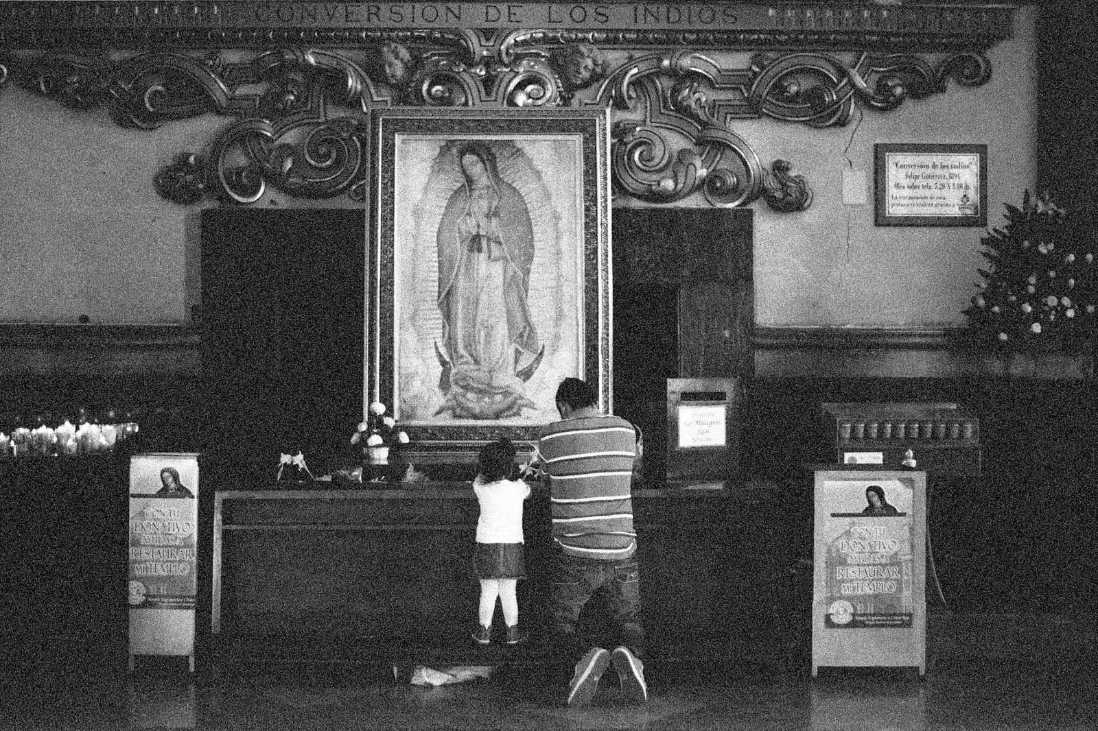 <p><em>Father and daughter praying to the Virgin of Guadalupe</em>, 2014. Image source: Wikimedia Commons.</p>